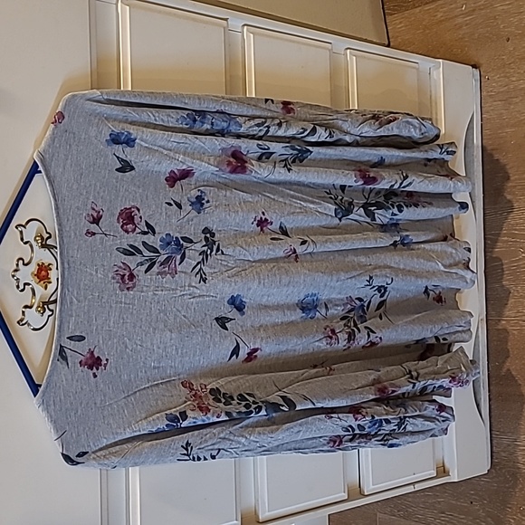 Pretty Flowered Long Sleeve Tee - Picture 3 of 3